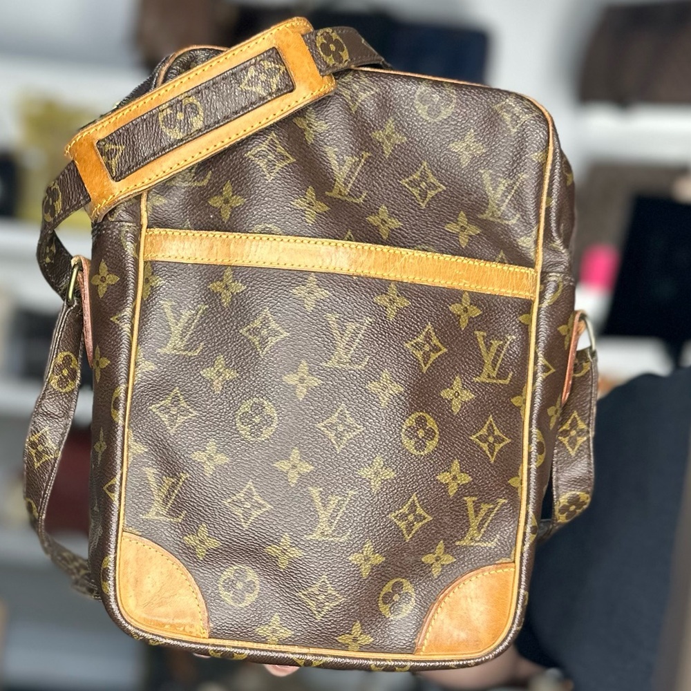 LV RARE CROSSBODY